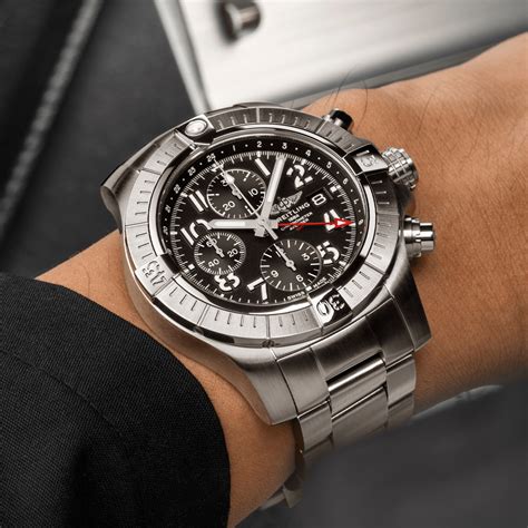 avenger chronograph gmt 45.